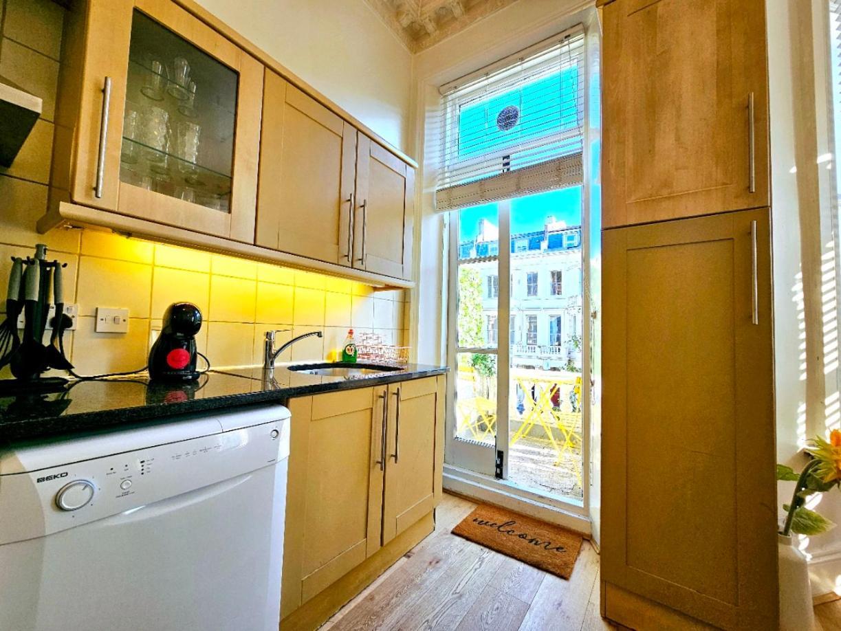 Charming With Private Balcony, On 1st Floor, With 2 Bathrooms, 3 Min Walk To Earl's Court Station Appartement *