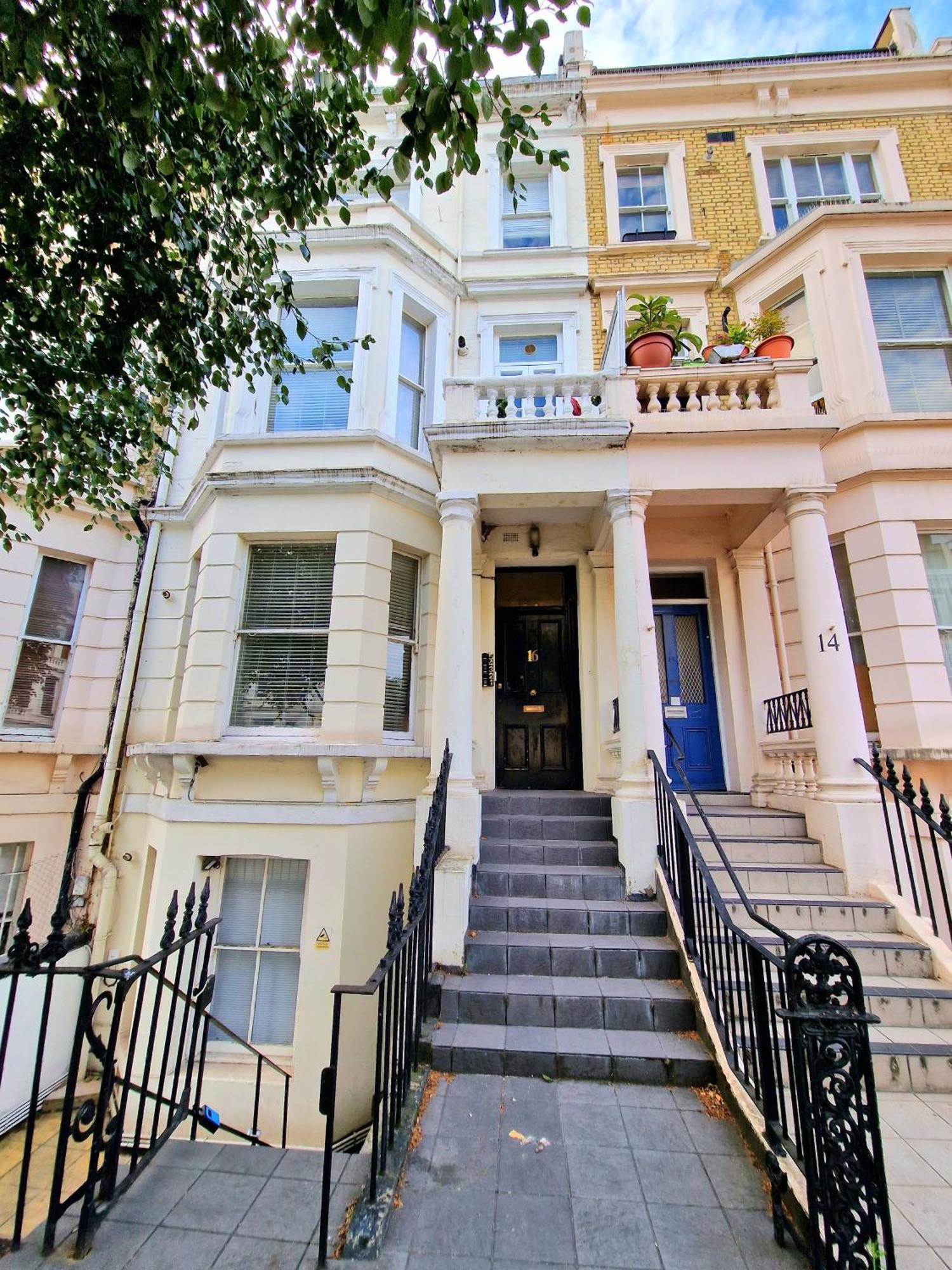 Appartement Charming With Private Balcony, On 1st Floor, With 2 Bathrooms, 3 Min Walk To Earl's Court Station Londres