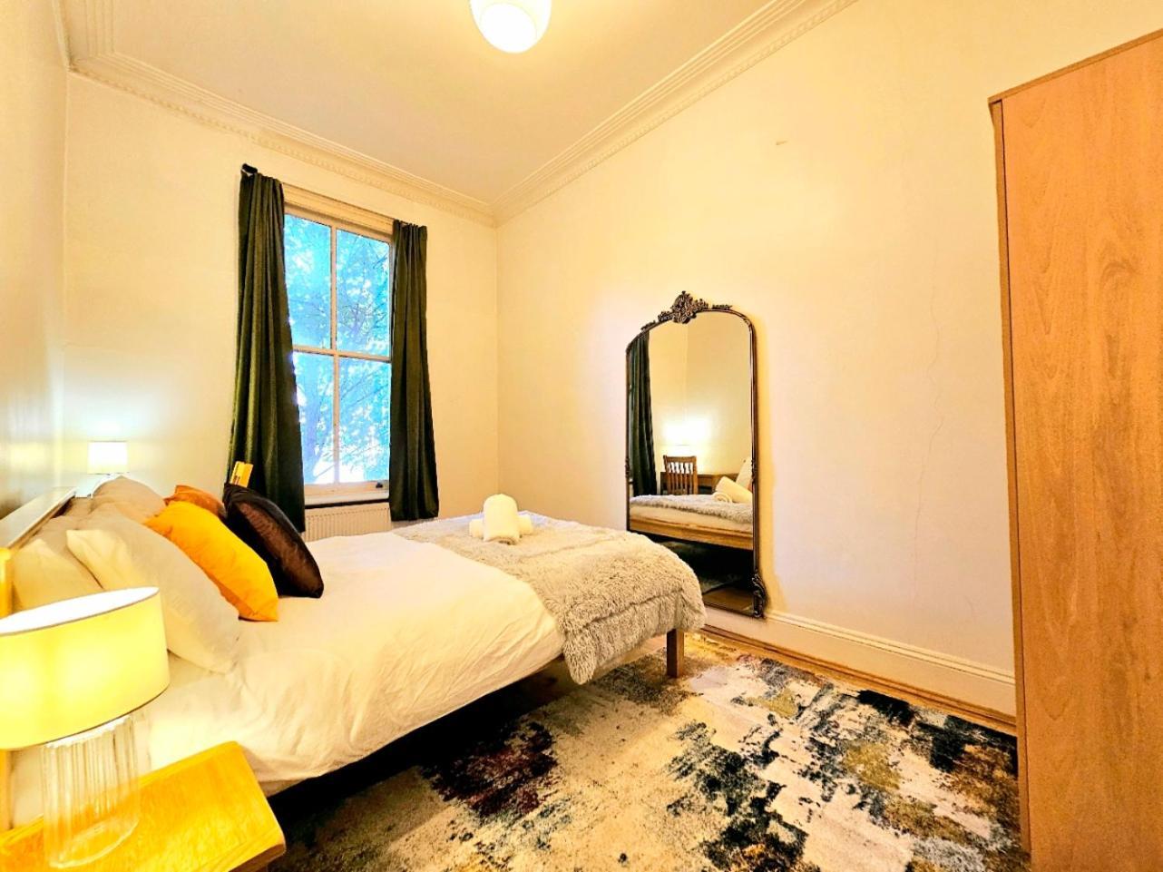 Appartement Charming With Private Balcony, On 1st Floor, With 2 Bathrooms, 3 Min Walk To Earl's Court Station Londres