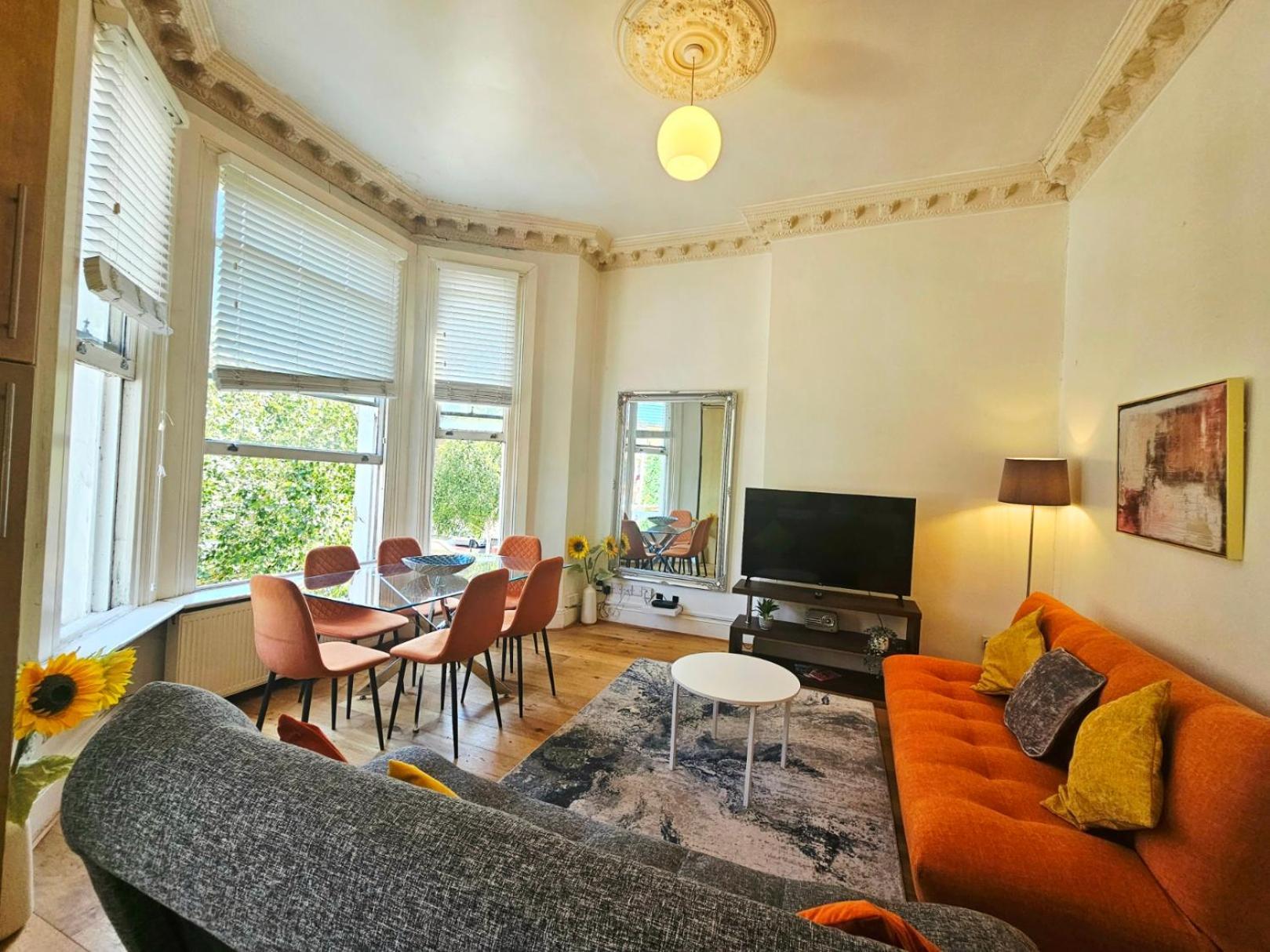 Appartement Charming With Private Balcony, On 1st Floor, With 2 Bathrooms, 3 Min Walk To Earl's Court Station *